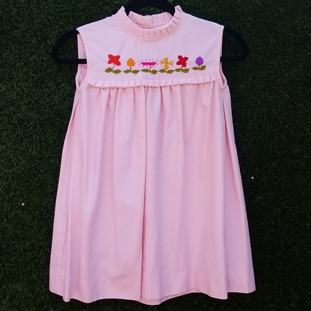 Perfectly Pink Vintage Girls Dress /w Embroidery